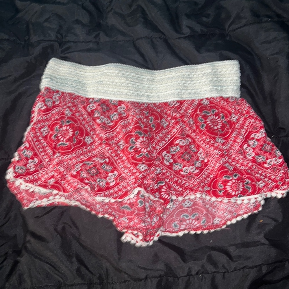 Red bandanna lace shorts